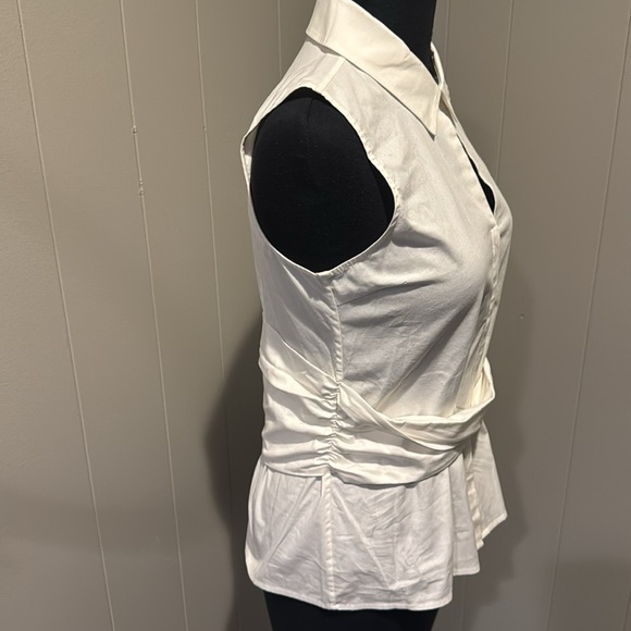Ecru white sleeveless hidden button slit neckline cummerbund style blouse. XS - Picture 4 of 9